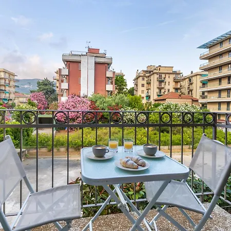 Hostdomus - Miki House Διαμέρισμα Pietra Ligure