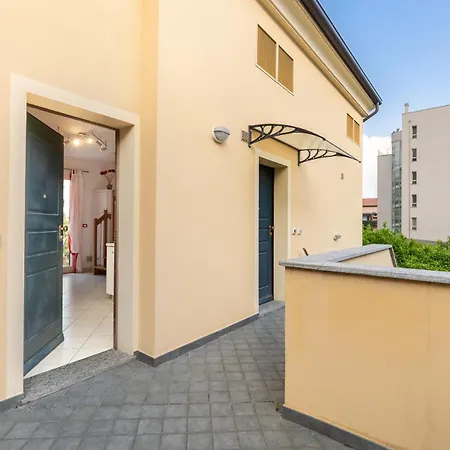Hostdomus - Miki House